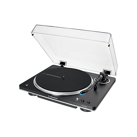 Schwarzer Audio-Technica Plattenspieler AT-LP70XBT mit geöffneter Klarsichthaube vor weißem Hintergrund.