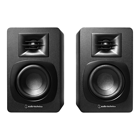Zwei schwarze Audio-Technica Regallautsprecher vor weißem Hintergrund.