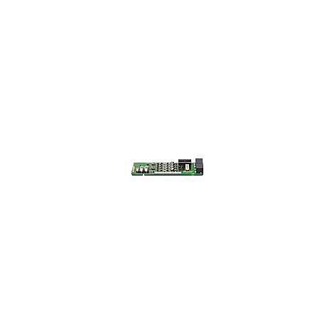 Grüne Leiterplatte mit elektronischen Bauteilen und Anschlüssen auf weißem Hintergrund.