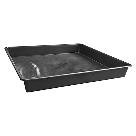 Schwarze, rechteckige Wanne mit geriffelter Oberfläche. Sie steht leicht schräg vor weißem Hintergrund.