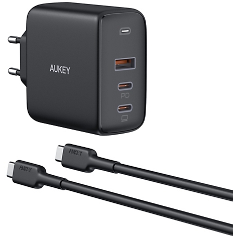 Chargeur noir et deux câbles USB-C ; "AUKEY" et "PD" sont visibles sur le chargeur.