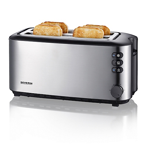 Een zilveren broodrooster met vier sneetjes toast. Merk: Severin. Bedieningsknoppen aan de zijkant.