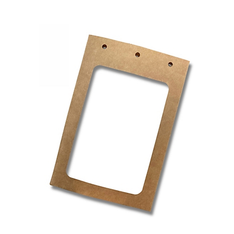 Rechthoekig frame van bruin karton met drie gaten aan de bovenrand, tekst geeft het materiaal aan.