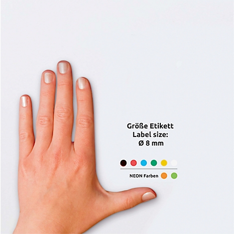 Hand mit ausgestreckten Fingern neben Neonfarben. Text: Größe Etikett, Label size: Ø 8 mm.