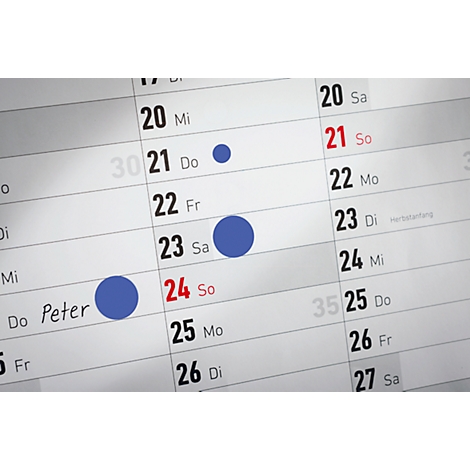 Uitsnede van een kalender met blauwe cirkels op bepaalde data. De 24e is rood gemarkeerd en gelabeld als "Peter".