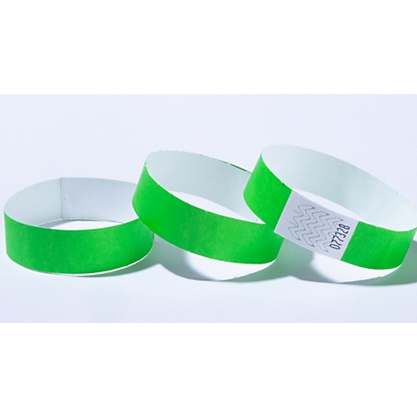 Trois bracelets en Tyvek vert sur fond blanc avec le texte 500 bracelets en Tyvek robuste.