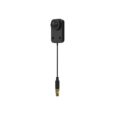 Kleine schwarze Kamera mit Objektiv, schwarzem Kabel und goldenem Stecker, vor weißem Hintergrund.