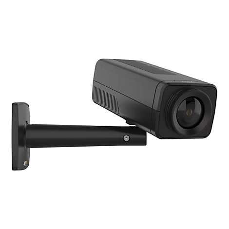 Eine schwarze Überwachungskamera an einer Halterung vor weißem Hintergrund. Das Objektiv ist im Fokus.