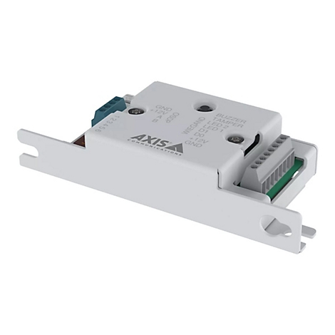 Ein weißes elektronisches Bauteil mit Schraubklemmen und Beschriftungen wie "Wiegand" und "AXIS COMMUNICATIONS".