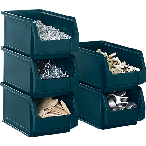 Bacs en plastique vert foncé remplis de vis, chevilles et pièces en bois.