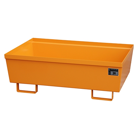 Une cuve métallique orange sur pieds, sur fond blanc.
