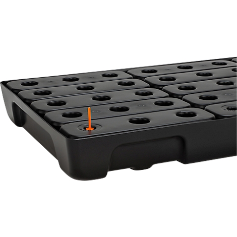 Bac de plantation en plastique noir avec plusieurs encoches rectangulaires. Une goupille orange dépasse d'un trou.