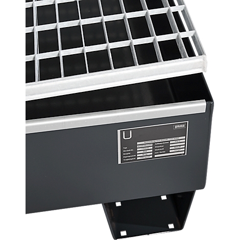 Bac de récupération gris avec grille. Il y a une étiquette avec des détails techniques sur le devant.