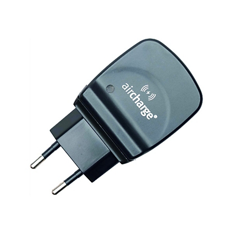 Schwarzes Aircharge Netzteil mit Eurostecker vor weißem Hintergrund.