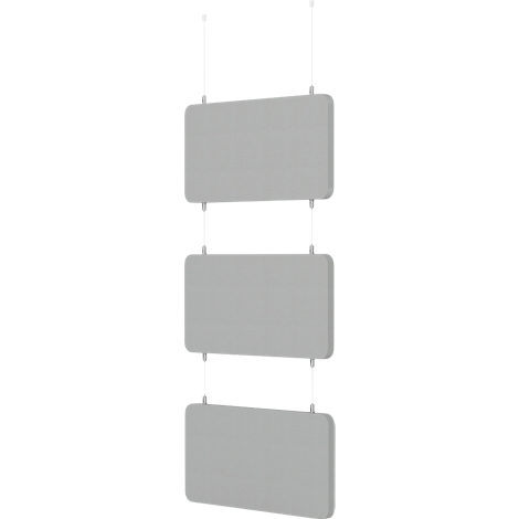 Trois panneaux rectangulaires gris suspendus à de fines cordes.