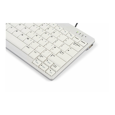 Nahaufnahme einer weißen Computertastatur, Fokus auf den rechten Bereich mit Enter- und Pfeiltasten.