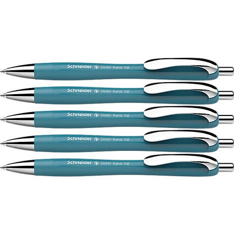 Vijf turquoise balpennen met zilveren punten en clips. Op elke pen staat “Schneider Slider Rave XB”.