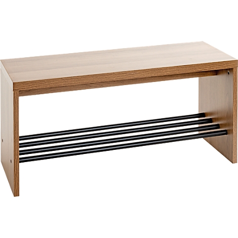 Banc en bois avec trois barres noires pour ranger les chaussures.