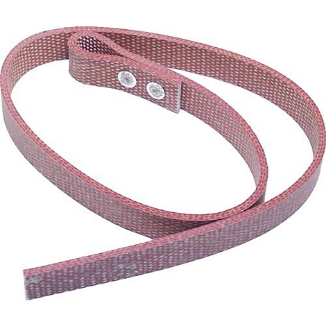 Sangle tissée rose-rouge avec des œillets métalliques à une extrémité. Il est placé en cercle.