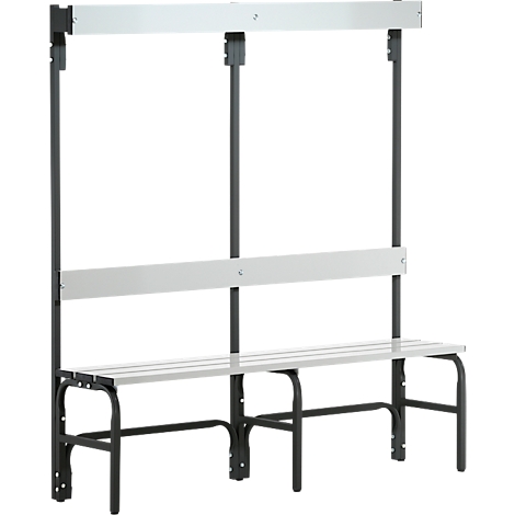 Banco blanco y negro con colgador, ideal para vestuarios, gimnasios y piscinas.