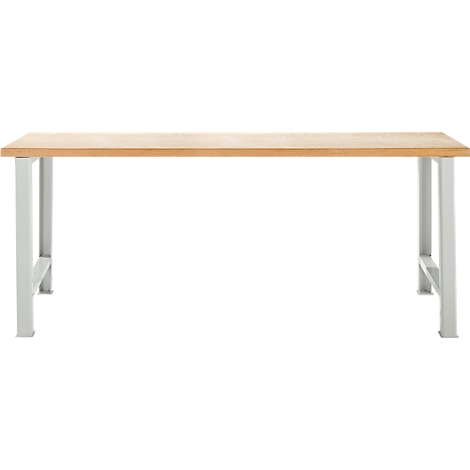 Tablero de mesa marrón claro sobre patas de metal gris claro. Diseño sencillo, aislado.