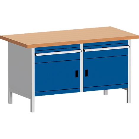 Banco de trabajo con tapa de madera y puertas de armario azules.