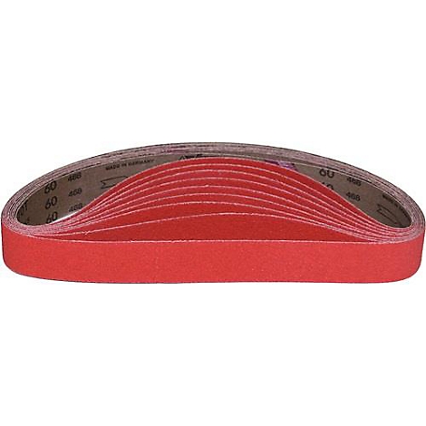 Une bande de ponçage rouge enroulée. Focus sur la surface de ponçage rouge, étiquetée.
