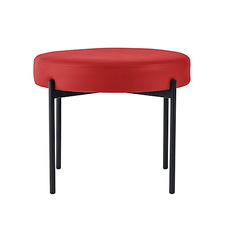 Ronde rode kruk met zwarte metalen poten, geïsoleerd op witte achtergrond.