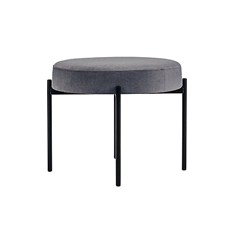 Grijze, ronde kruk met zwarte metalen poten. De bekleding is bedekt met stof.