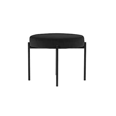 Zwarte fluwelen kruk met metalen poten, ronde zitting en minimalistisch design.