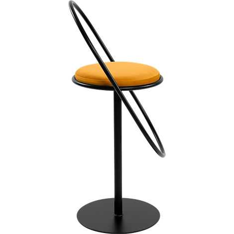 Ein moderner Hocker mit gelbem Sitz und schwarzem, ringförmigem Gestell.