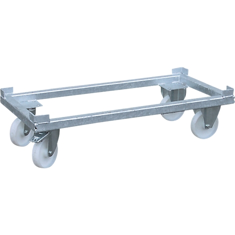 Un chariot robuste de couleur argent avec quatre roues blanches, utilisé pour le transport de marchandises.