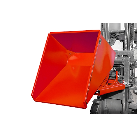 Eine orangefarbene Kippmulde an einem Gabelstapler. Die Mulde ist schräg gestellt.