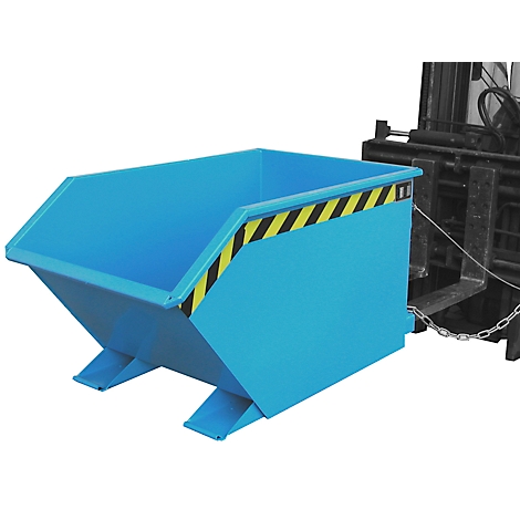 Blaue Kippmulde, mit Gabelstapler, schwarz-gelbe Warnmarkierung.