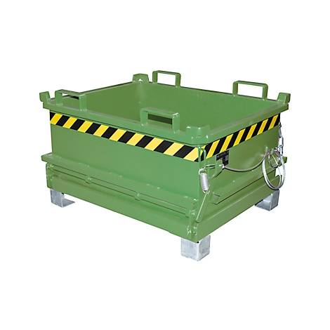 Grüne Transportbox, mit gelb-schwarzen Warnstreifen und Handgriffen. Auf Betonfüßen.
