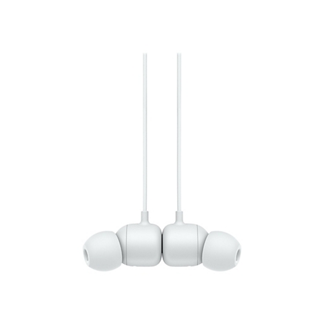 Nahaufnahme von weißen In-Ear-Kopfhörern mit weißem Kabel, freigestellt vor weißem Hintergrund.