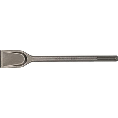 Metalen beitel met een brede punt en een lange, smalle schacht. Grijze kleur.