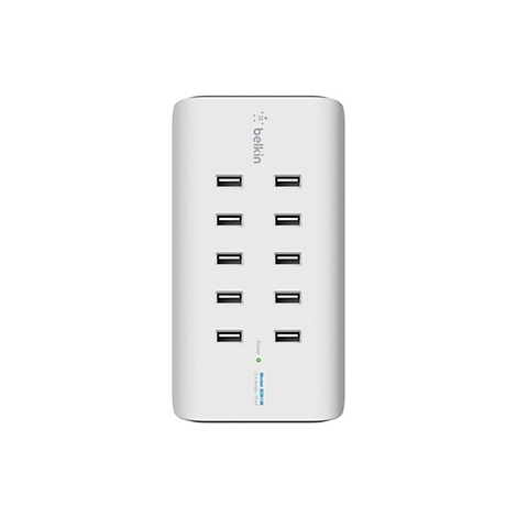 Weißes Belkin-Ladegerät mit 10 USB-Anschlüssen. Oben das Belkin-Logo, darunter die Anschlüsse. Rechts steht Power und 2.4 Amps / Port.