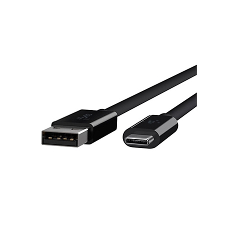 Schwarzes USB-C-Kabel mit USB-A-Anschluss, liegt diagonal vor weißem Hintergrund.