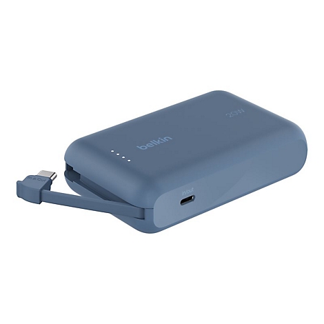 Chargeur Belkin bleu avec câble et ports intégrés.