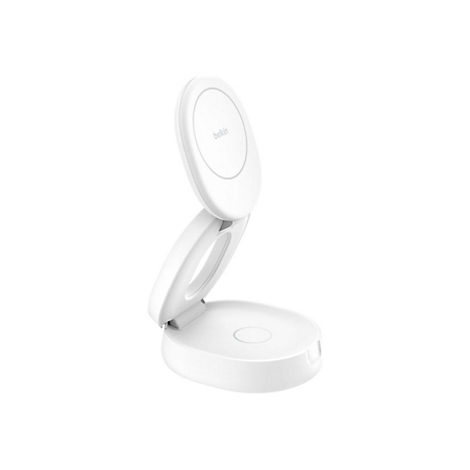 Weißes, faltbares kabelloses Ladegerät von Belkin; die Ladefläche ist rund.