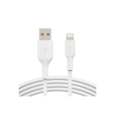 Weißes USB-A auf Lightning Ladekabel vor weißem Hintergrund.