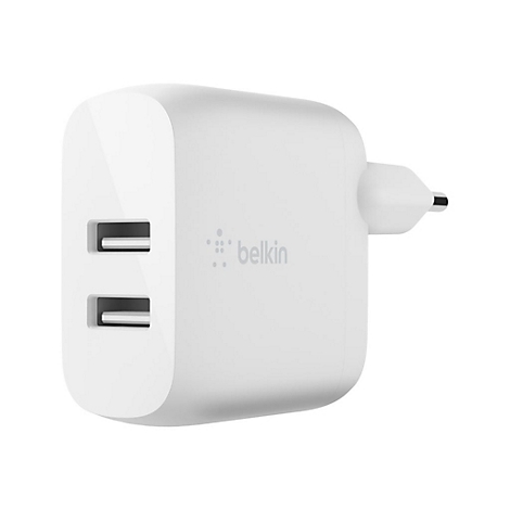 Weißes Belkin-Ladegerät mit zwei USB-Anschlüssen. Steckdose rechts.