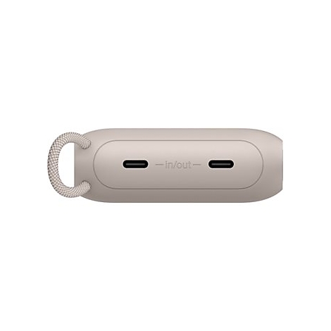 Gros plan d'un appareil beige avec deux ports USB-C, étiqueté 'in/out', et une boucle tressée.