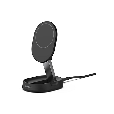 Schwarze kabellose Ladestation mit Belkin-Logo. Aufrechtes, ovales Design mit schwenkbarem Arm und Kabel.
