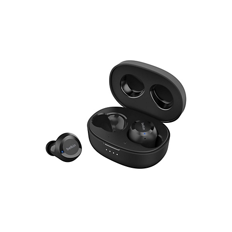 Écouteurs Belkin noirs avec étui de chargement, un écouteur à l'extérieur. Étui ouvert.