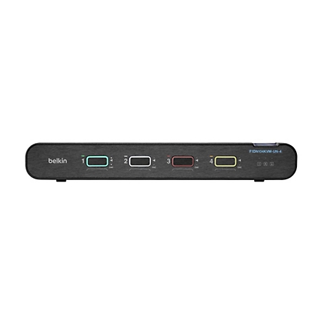 Ein schwarzer Belkin-KVM-Switch mit vier Anschlüssen, beleuchteten Knöpfen und Modellbezeichnung F1DN104KVM-UN-4.