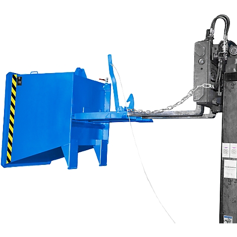 Conteneur bleu fixé à un chariot élévateur. Bandes d'avertissement jaunes et noires.