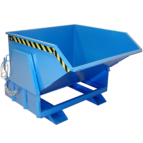 Benne basculante en métal bleu avec des bandes d'avertissement noires et jaunes. Une chaîne sur le bord, debout sur un cadre.