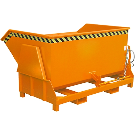 Conteneur basculant orange. Marquages d'avertissement jaune et noir en haut, chaîne et support.